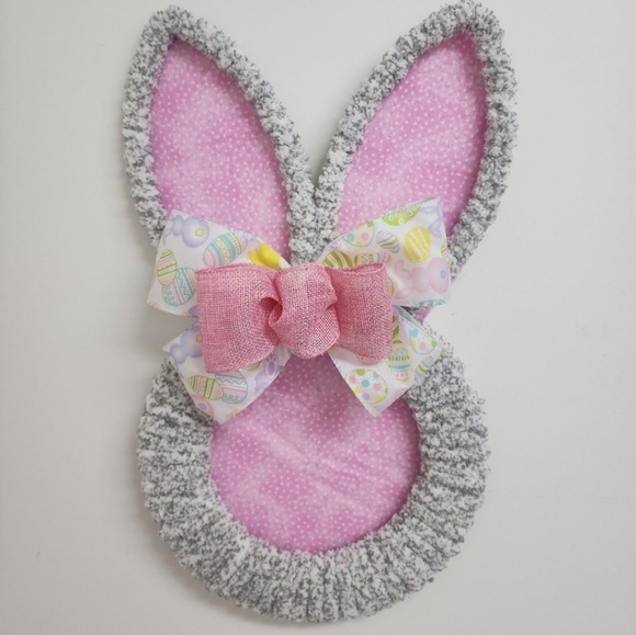 Pink Spring/Easter Bunny Wreath with Bow. - Picture 4 of 4